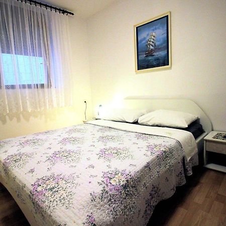 Apartment Leana Selce Bagian luar foto
