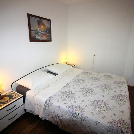 Apartment Leana Selce Bagian luar foto