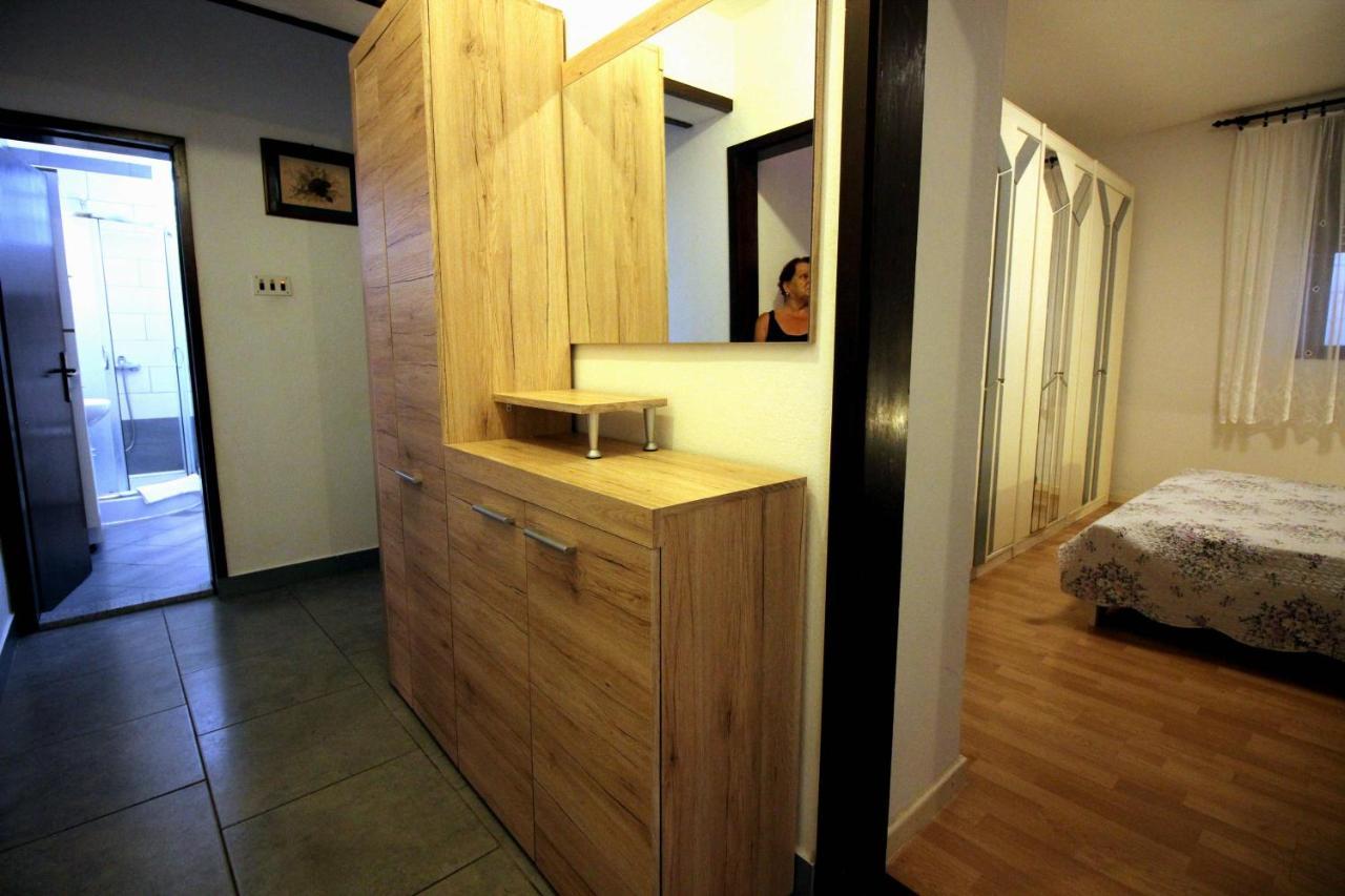 Apartment Leana Selce Bagian luar foto
