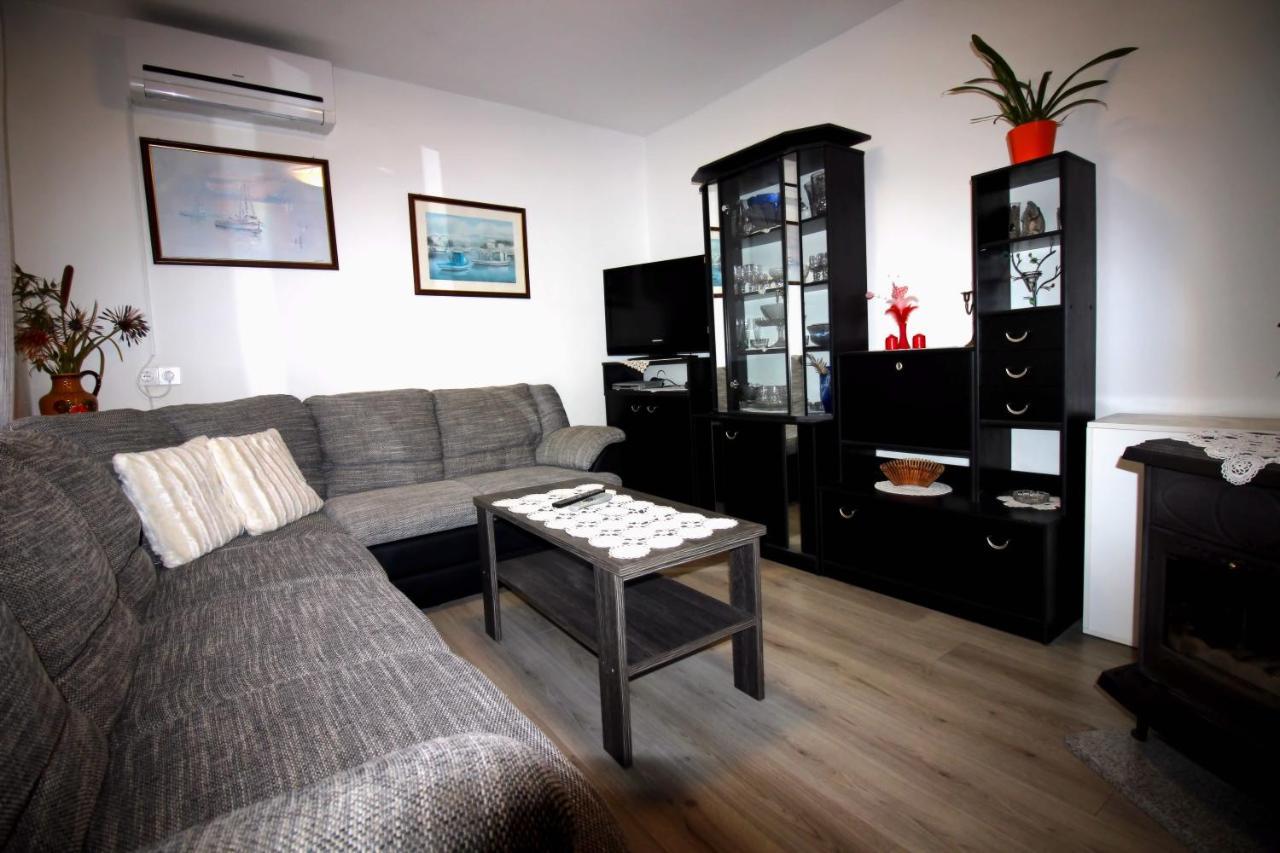Apartment Leana Selce Bagian luar foto