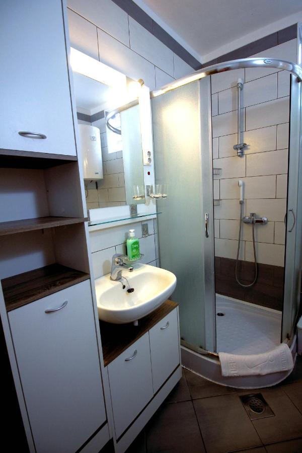 Apartment Leana Selce Bagian luar foto