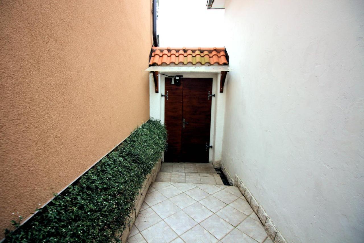 Apartment Leana Selce Bagian luar foto