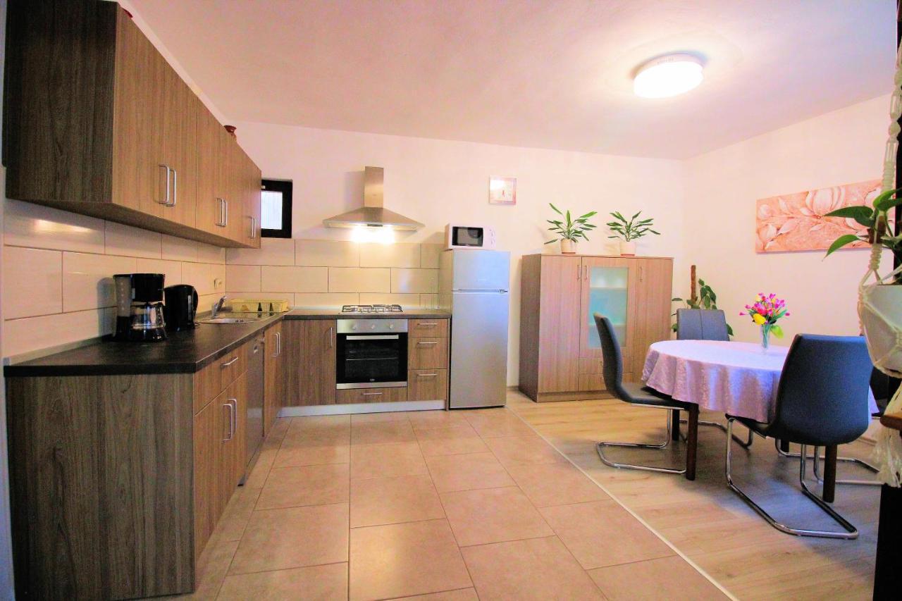 Apartment Leana Selce Bagian luar foto