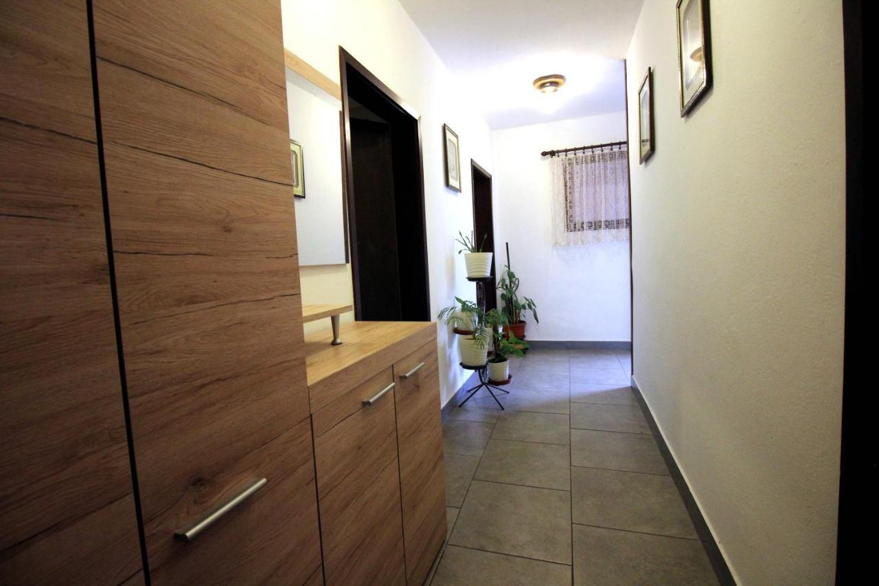 Apartment Leana Selce Bagian luar foto